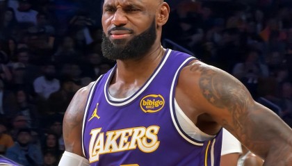 九游-周最佳球员诞生，NBA官宣2笔罚单！勇士酝酿大交易，老詹做出决定