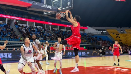 17+10+4帽！徐昕爆了！护框碾压，进攻完美终结，把山东打绝望了