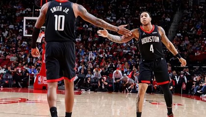 jiuyou-球队的进攻如此混乱，结果火箭却让全队唯一一名控卫去蹲底角？