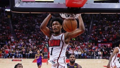 九游-火箭又一21岁新星蜕变：攻防一体扎心詹皇