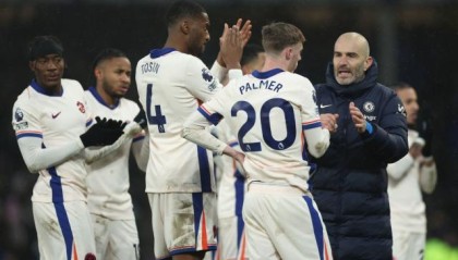 枪手啃不动的，蓝军也不行！利物浦躺赢圣诞冠军