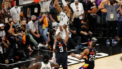 九游体育-异类超巨字母哥！藏在钢筋铁骨下的另一种强大